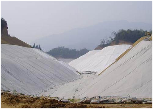 娇嫩jk丝袜美女被肏 超大型专用土工膜气胀设备解决砂砾地基问题
