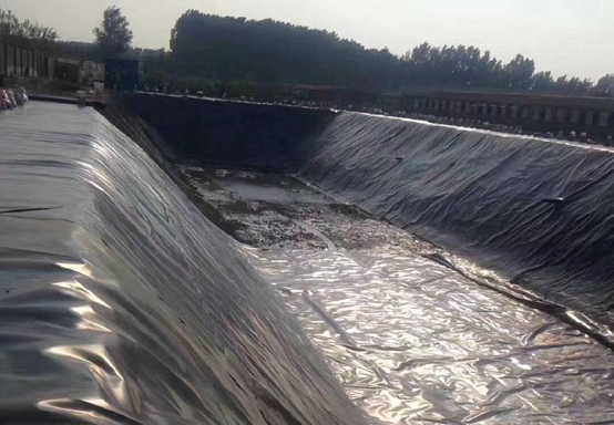 经典三级福利在线观看 HDPE土工膜25mm垂直深度铺设安装要求