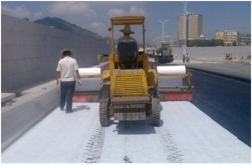 经典三级福利在线观看 公路施工中铺设聚酯长丝土工布的方法