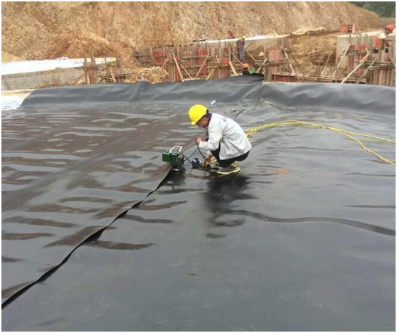 娇嫩jk丝袜美女被肏 土工膜表面与灰土垫层和地基之间的作用机理