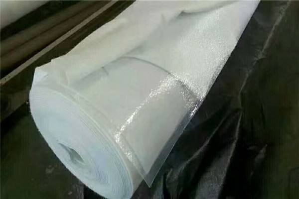 娇嫩jk丝袜美女被肏 HDPE土工膜在油罐基础防渗可延长使用寿命