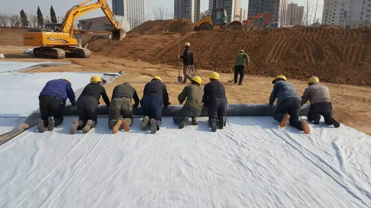 娇嫩jk丝袜美女被肏 人工湖防渗技巧施工工艺之基层处理