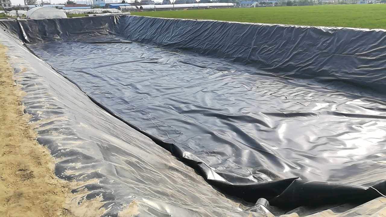 娇嫩jk丝袜美女被肏 新型灌区渠道防渗土工膜需注意的几点问题