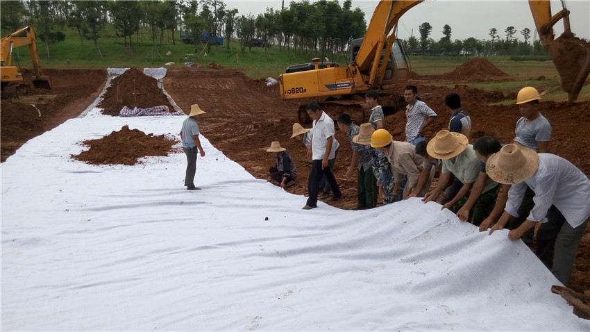 经典三级福利在线观看 北方人工蓄水池防水毯的施工工艺