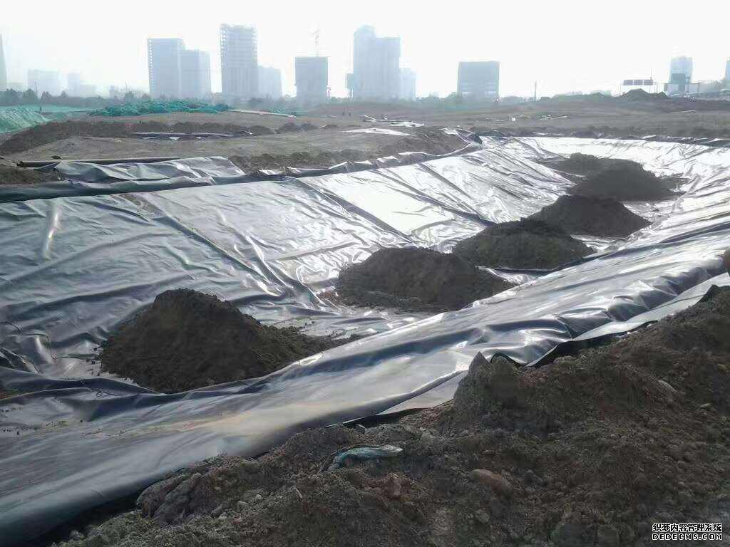 娇嫩jk丝袜美女被肏 复合土工膜连接采用膜焊布缝的方式如何进行?