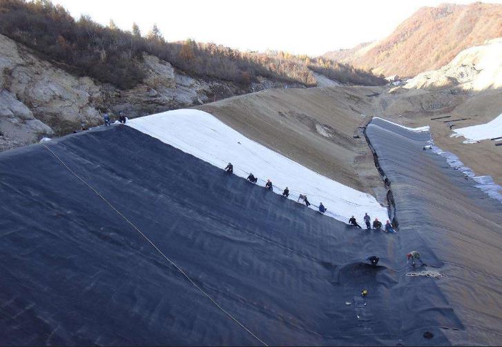经典三级福利在线观看 土工膜下面地基施工验收要求及边坡处理