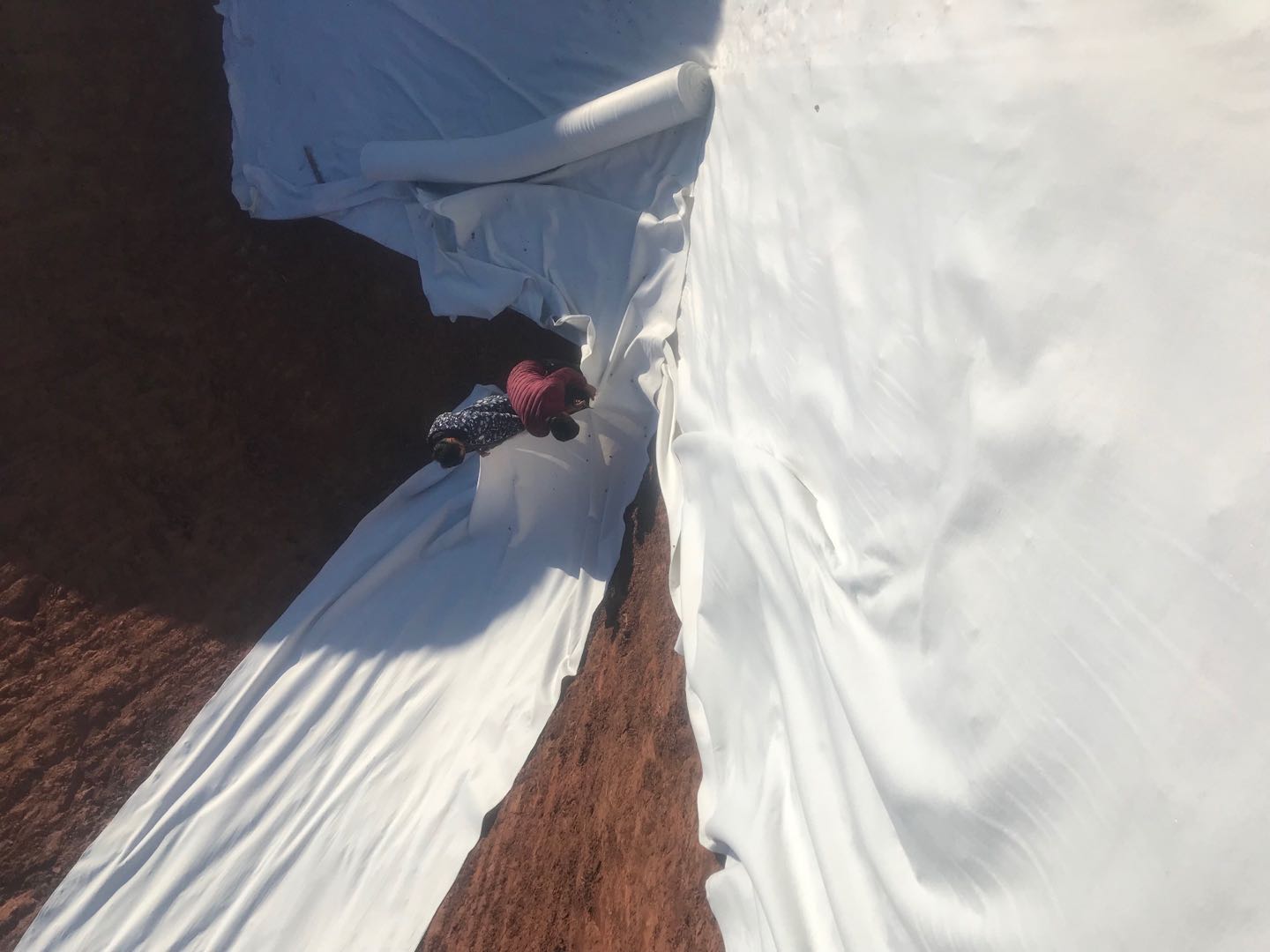 经典三级福利在线观看 复合土工布隔断层与传统低填浅挖路基实用效果对比