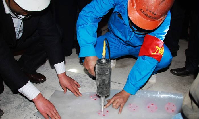 娇嫩jk丝袜美女被肏 施工人员焊接防水板和热熔垫片的主要工具是什么?
