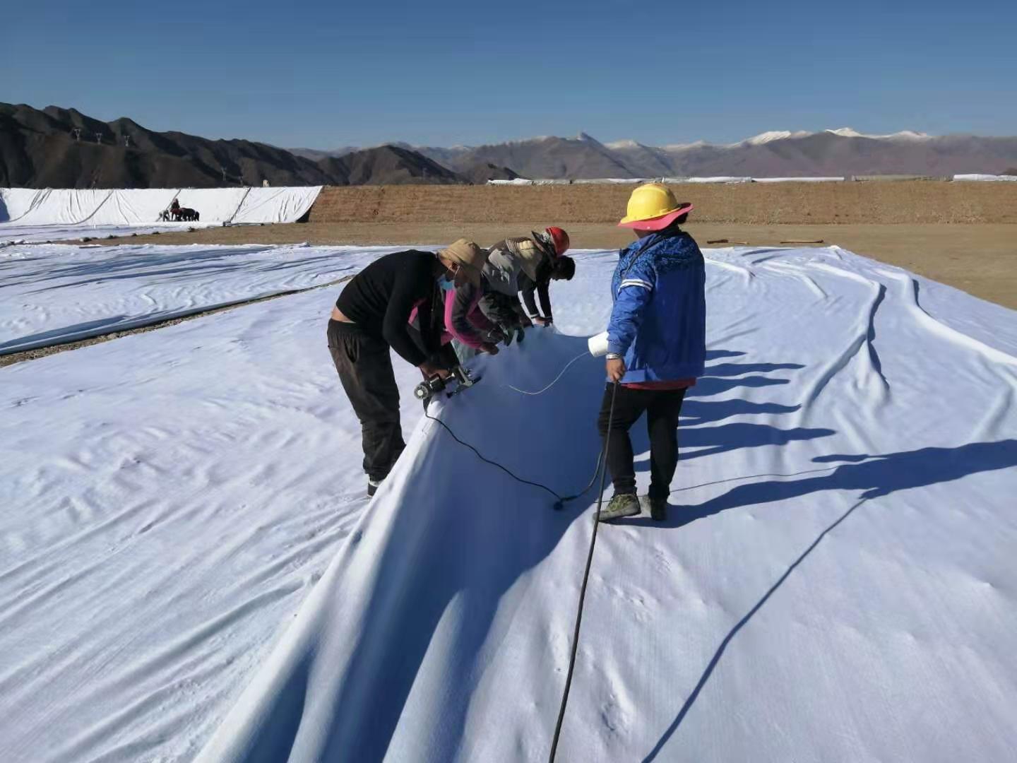 极品白丝美女被肏视频 复合土工膜与混凝土搭接时(如桥墩处)处理措施