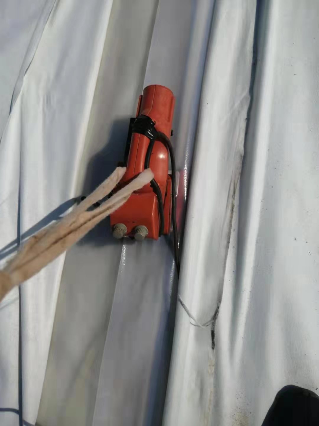 极品白丝美女被肏视频 复合土工膜的工程施工是保证防水层工程项目实际效果的关键阶段