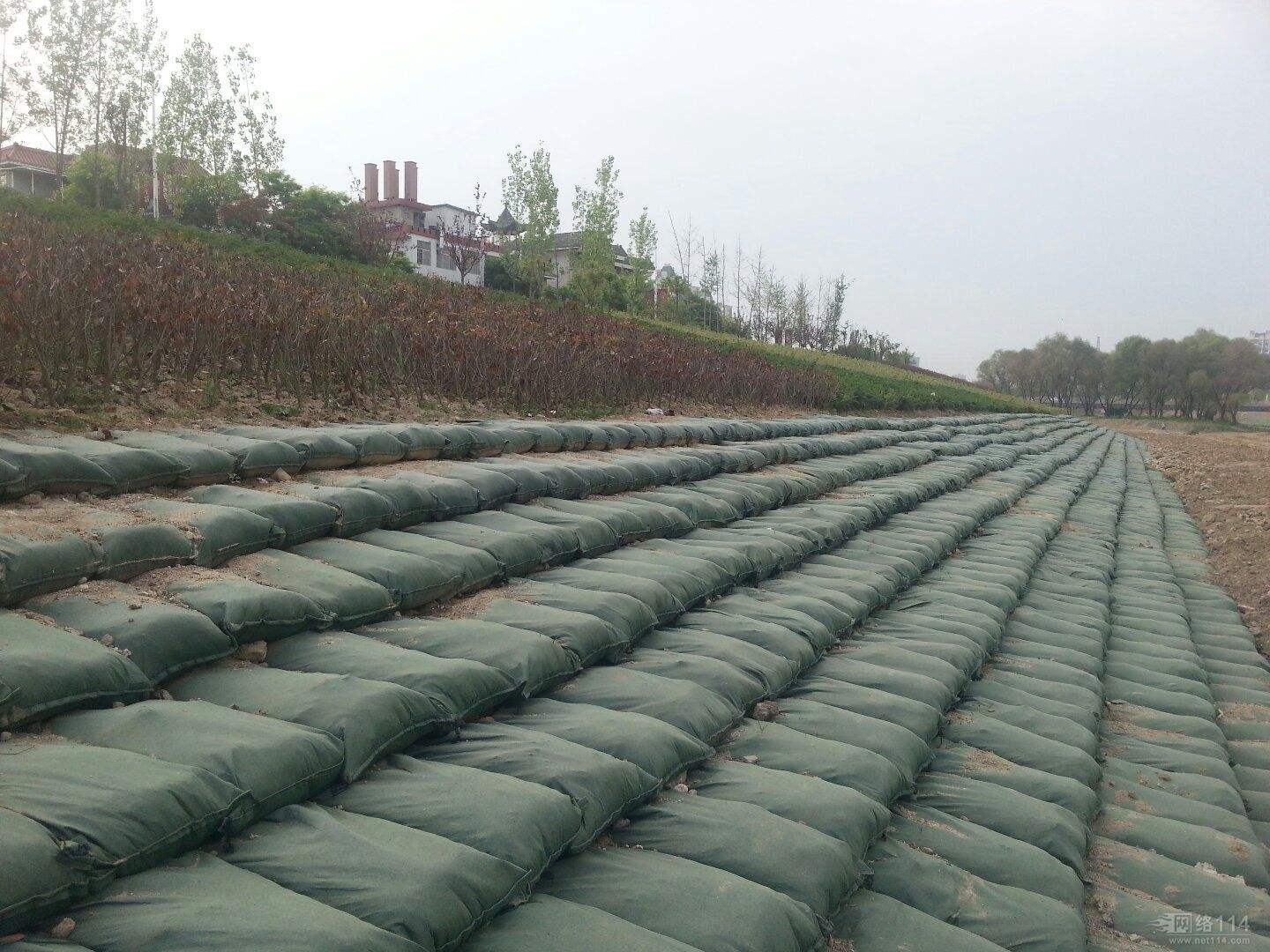 经典三级福利在线观看 降雨量对生态袋护坡治理期产生的影响