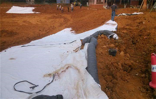 极品白丝美女被肏视频 各建筑工程选用天然膨润土防渗毯的优点