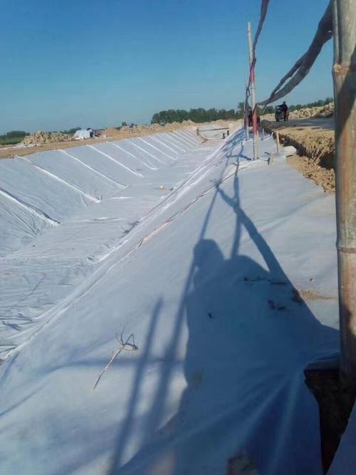 娇嫩jk丝袜美女被肏 河道治理采用土工布施工工艺的原因分析