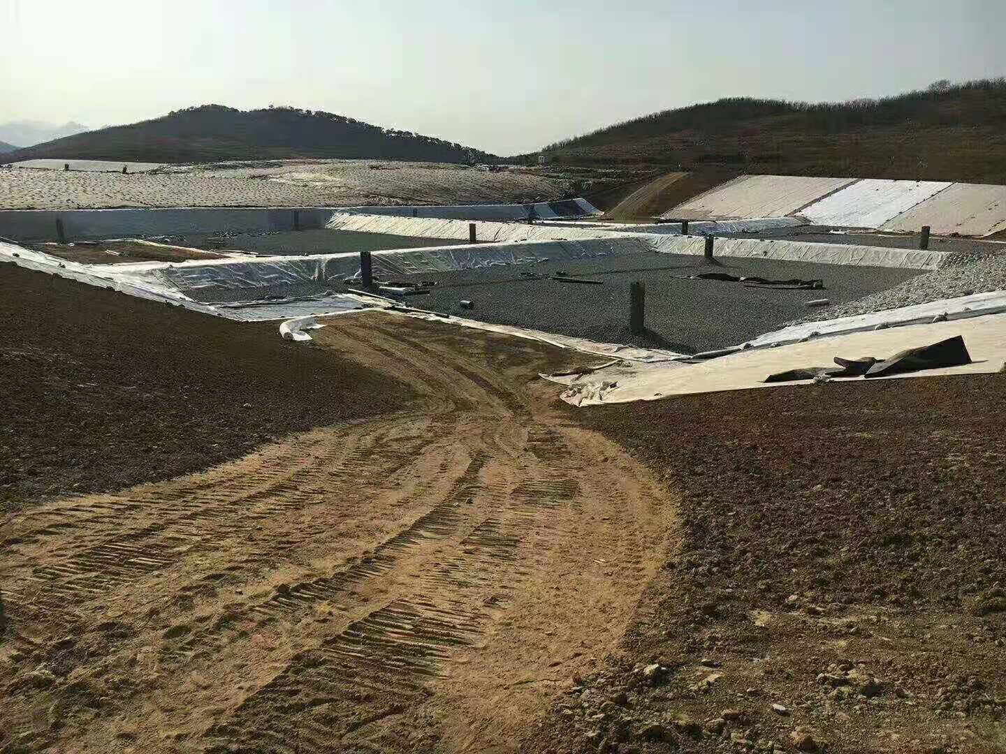 娇嫩jk丝袜美女被肏 城市垃圾填埋场面临的问题
