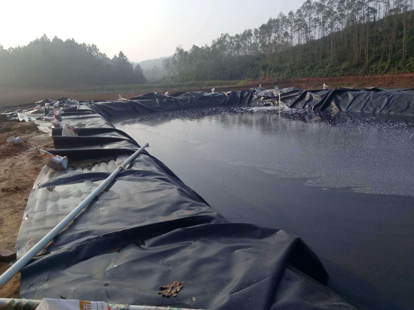 经典三级福利在线观看 复合土工膜解决坝坡和库底防渗问题