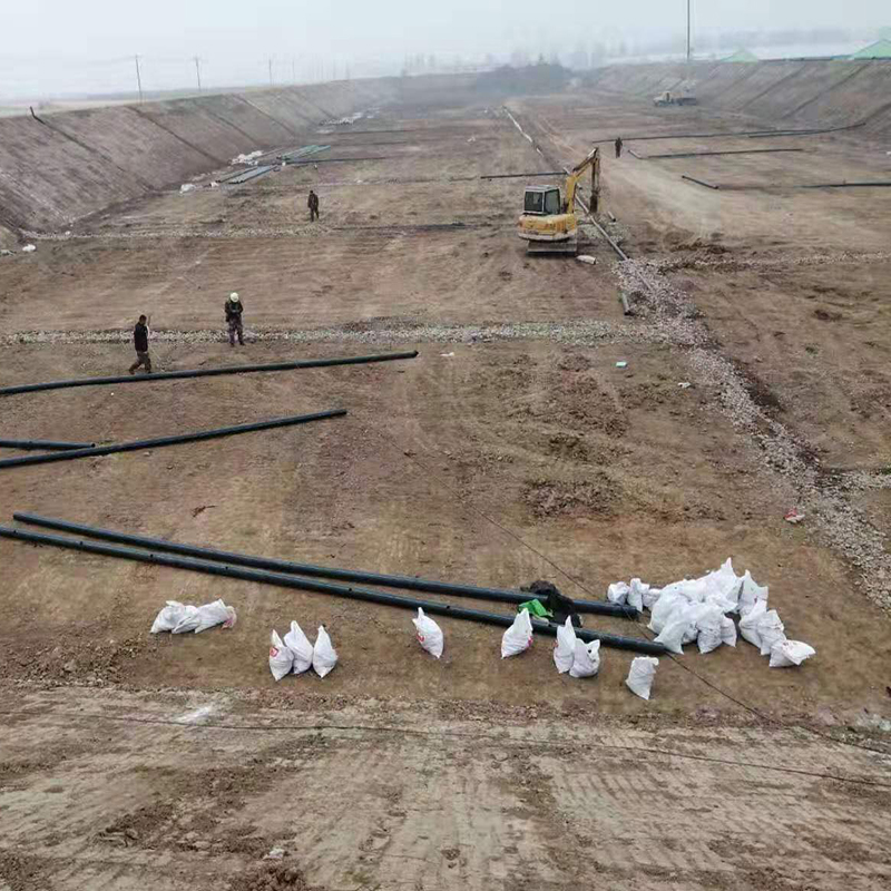 经典三级福利在线观看 垂直防渗墙是通过在污染源一边或周围设置垂直的防渗工程