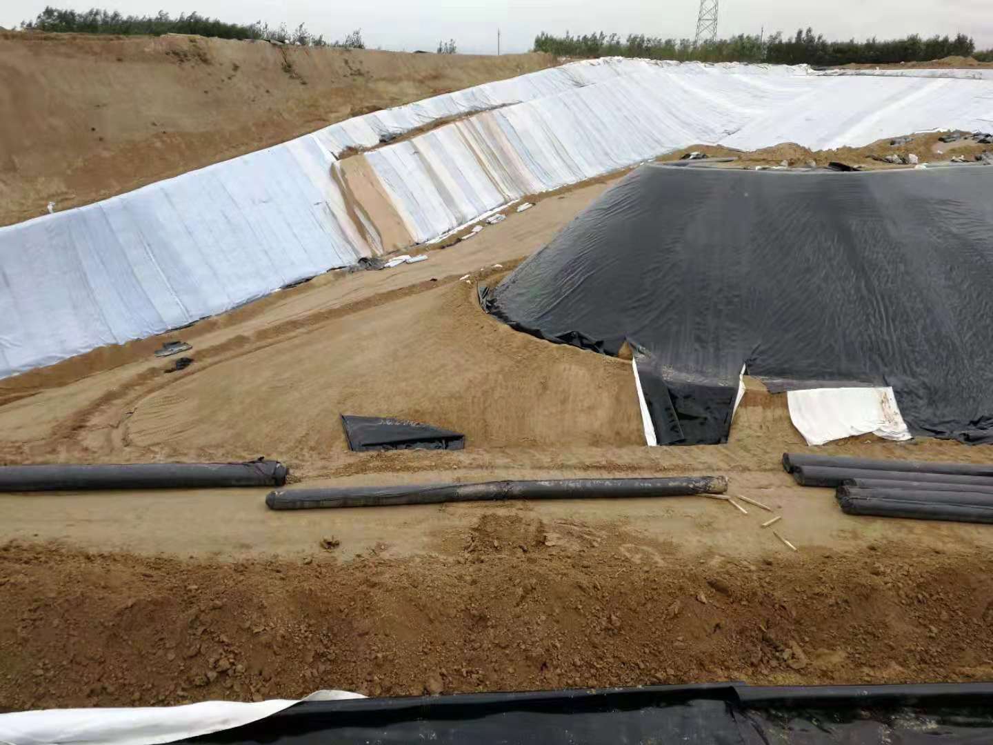 经典三级福利在线观看 大胆尝试新材料选定土工膜为库底防渗材料