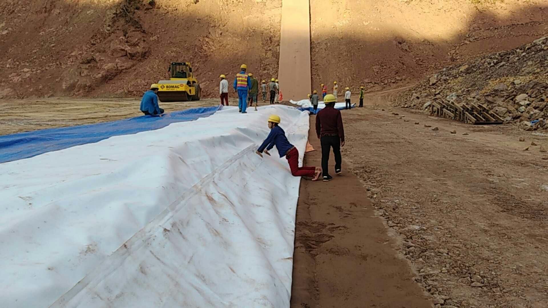 极品白丝美女被肏视频 加强土工膜防渗针对渠道灌溉采取合理科学措施进行处置