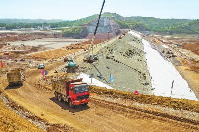 娇嫩jk丝袜美女被肏 粉喷桩加土工合成材料加固软土路基的构想